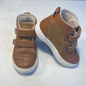 UGG Boots / Size Little Kid 8 / Brown